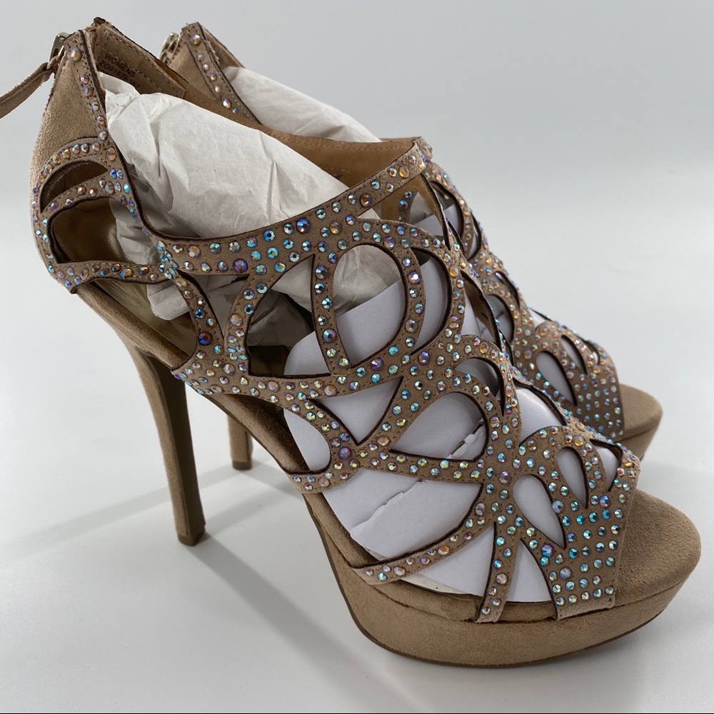 NWB zigi soho nude sparkle platform heels size 9.5